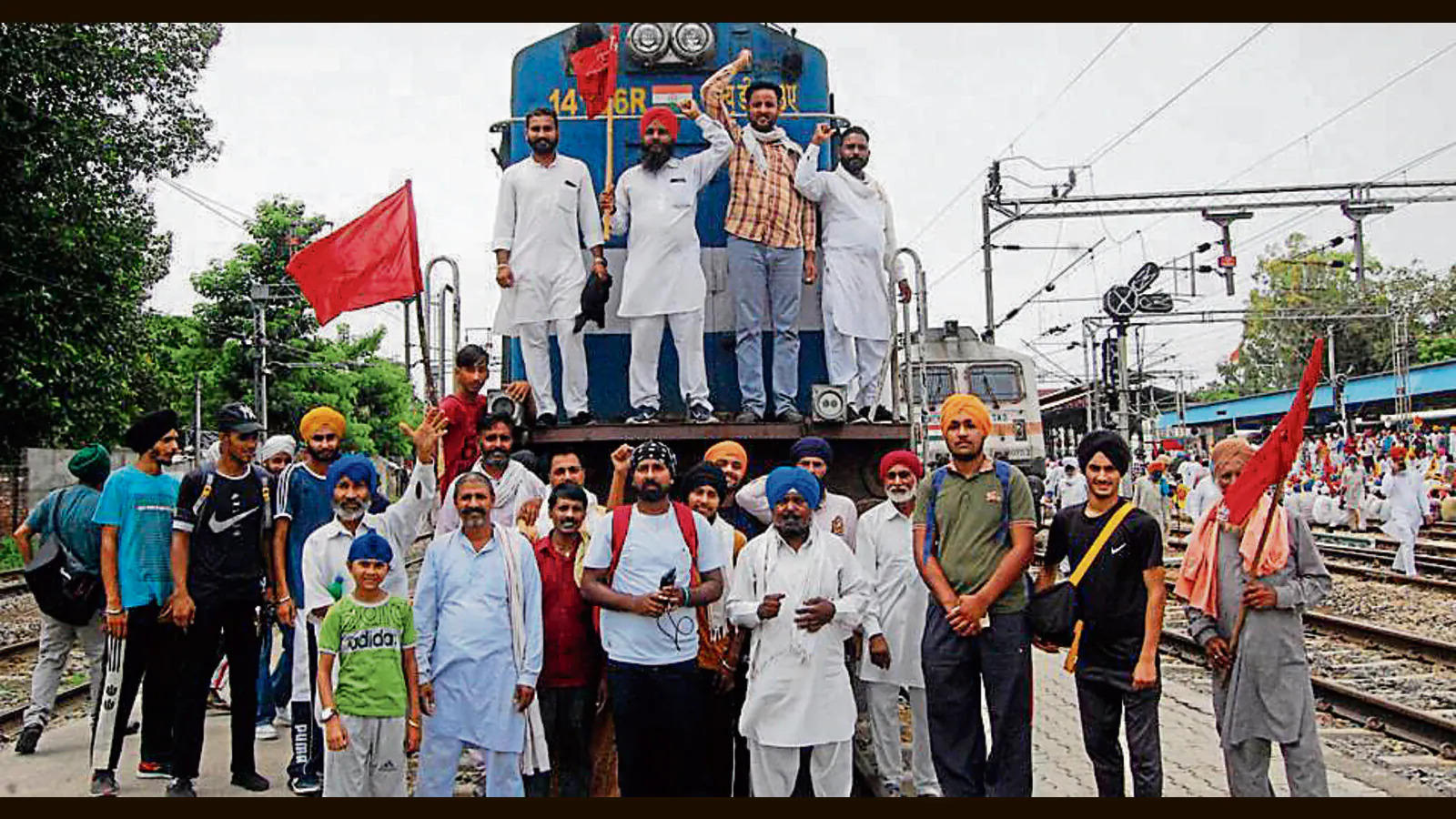 किसानों ने फिर बंद किए Railway Track, रद्द की कई Trains, कईयों के बदले Route